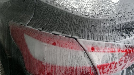 Dokładne mycie samochodu
